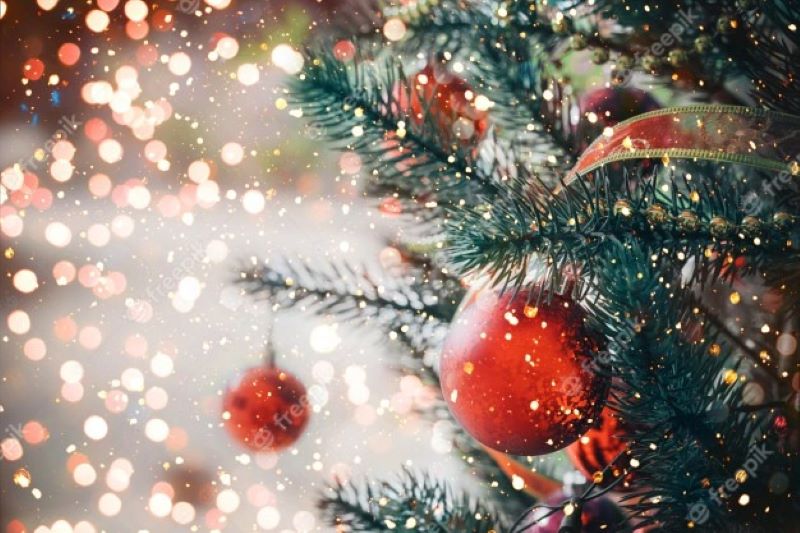 Deck Your Halls with Sparkle and Cheer: Simple Techniques for Elevating Your Home's Holiday Decorations Using an Artificial Tree